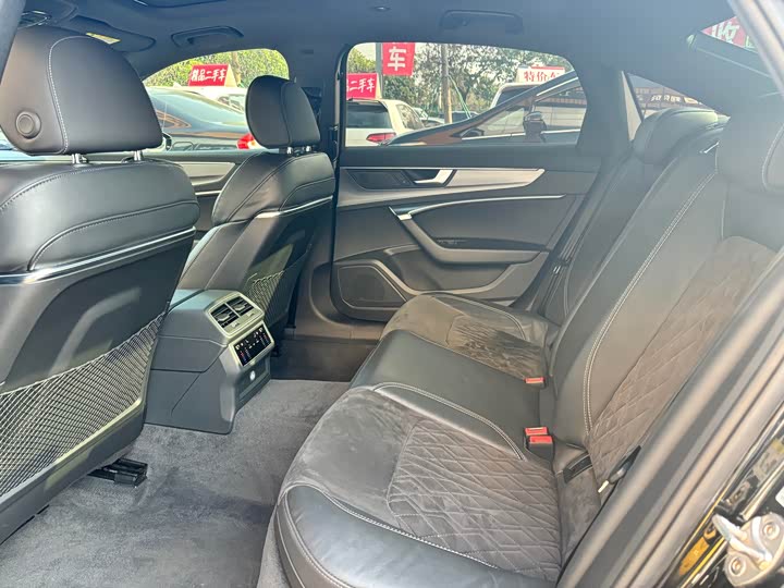 Фото 14 - Audi A6L