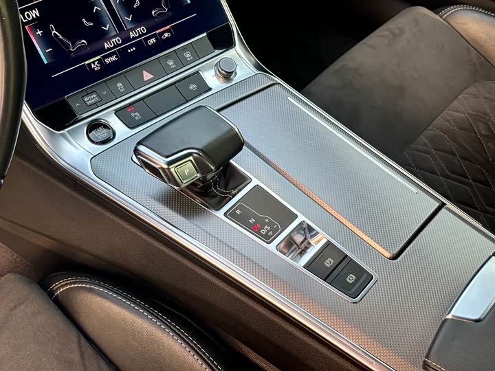 Фото 15 - Audi A6L