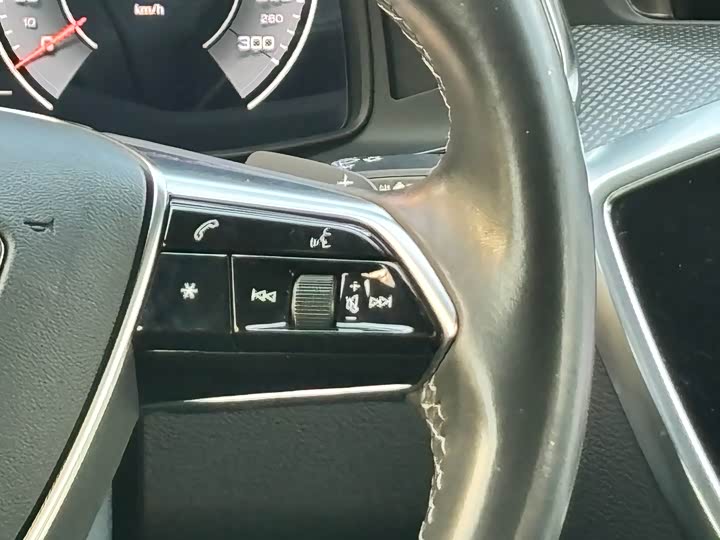 Фото 22 - Audi A6L