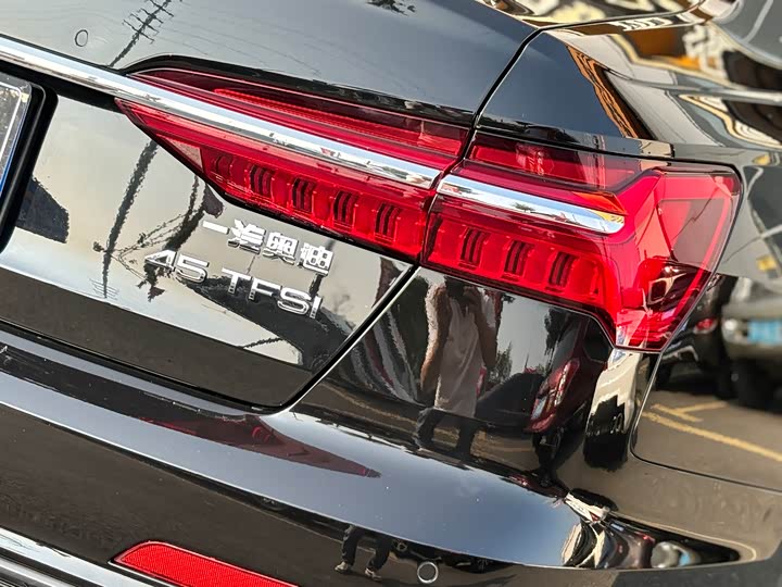 Фото 7 - Audi A6L