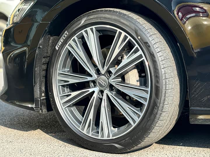 Фото 8 - Audi A6L