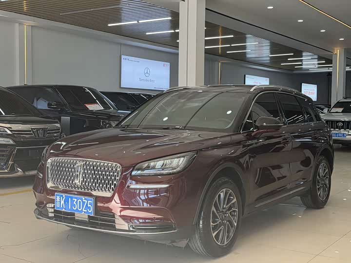 Фото 1 - Lincoln Corsair