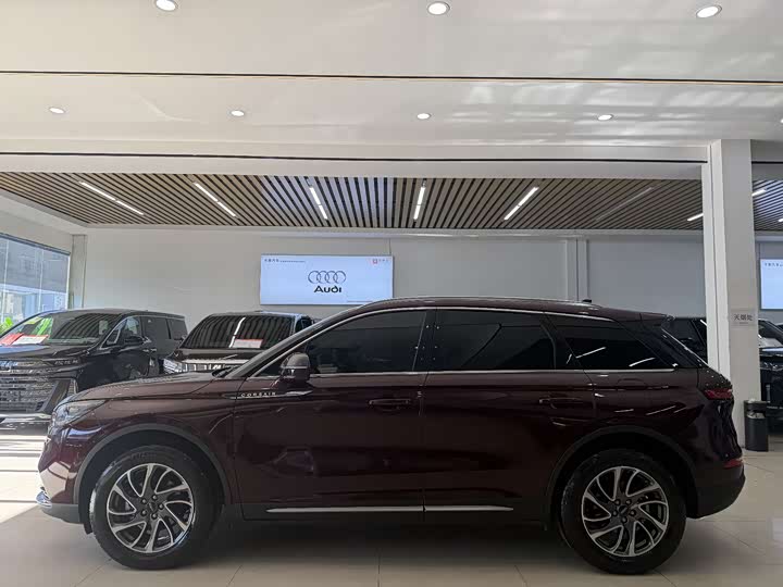 Фото 3 - Lincoln Corsair