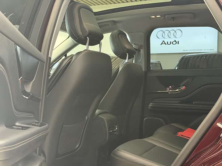 Фото 8 - Lincoln Corsair