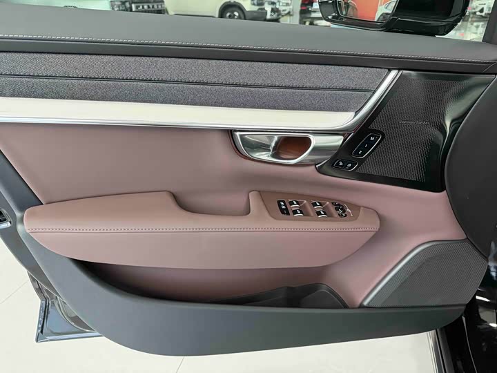 Фото 10 - Volvo S90