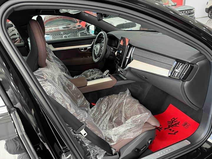 Фото 14 - Volvo S90