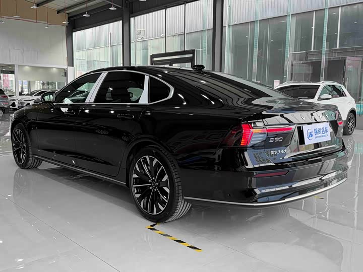 Фото 22 - Volvo S90