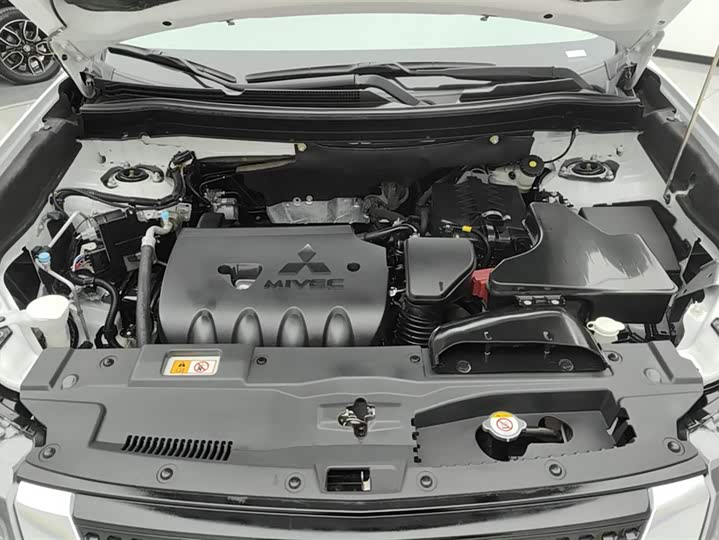 Фото 10 - Mitsubishi Outlander