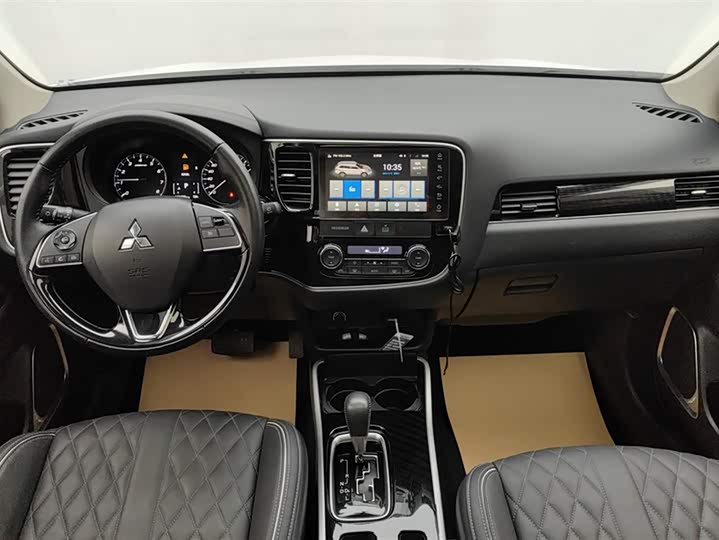 Фото 12 - Mitsubishi Outlander