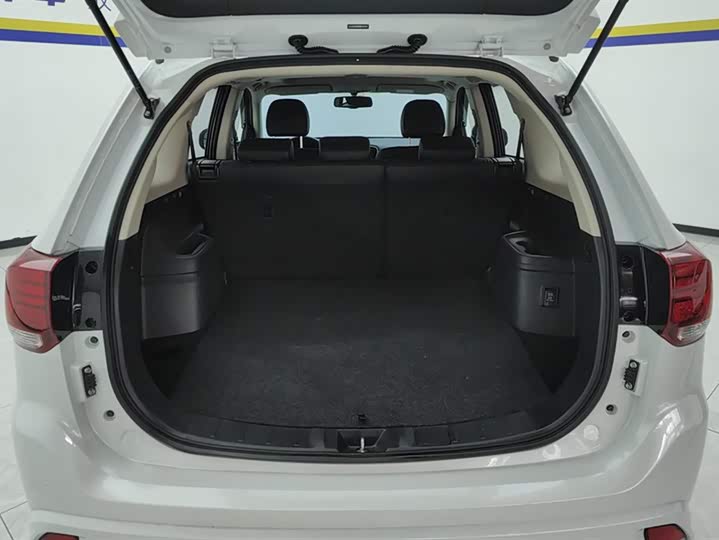 Фото 4 - Mitsubishi Outlander