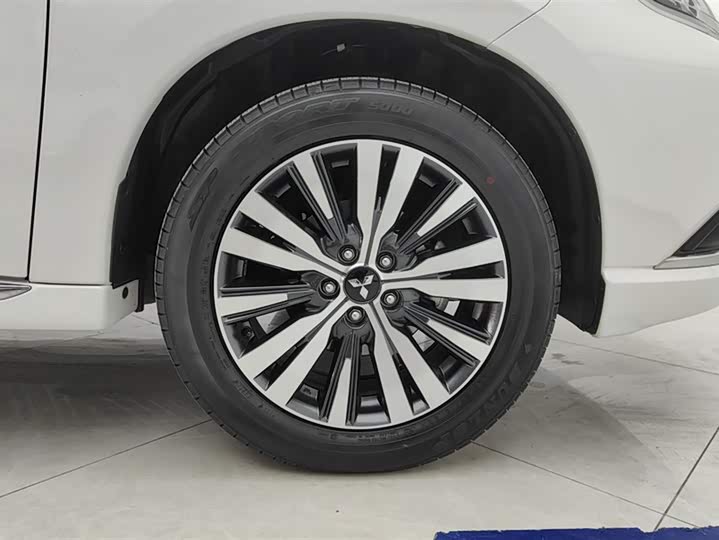 Фото 6 - Mitsubishi Outlander