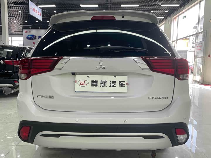 Фото 7 - Mitsubishi Outlander