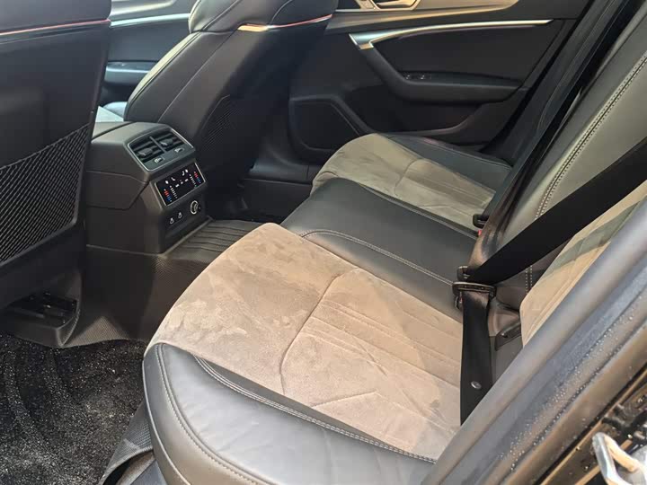 Фото 10 - Audi A6L