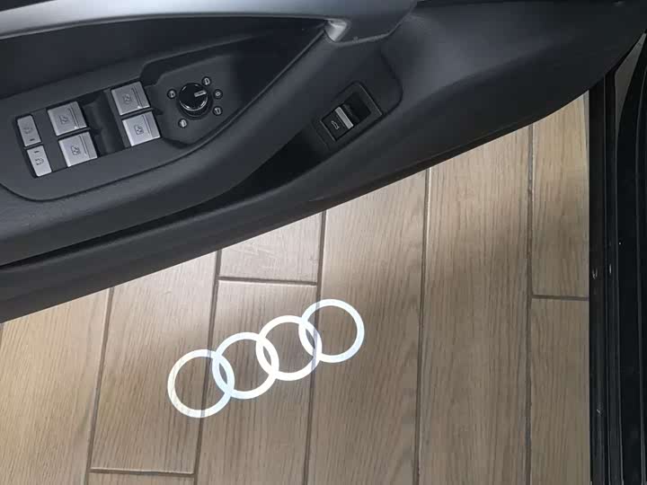 Фото 16 - Audi A6L