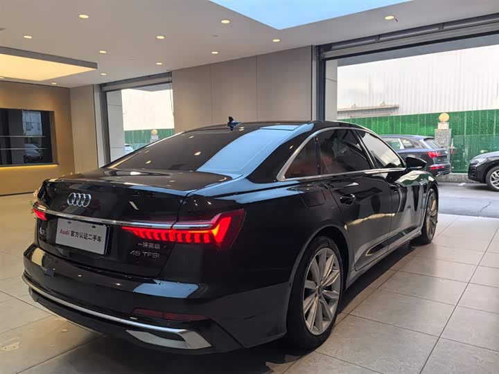 Фото 2 - Audi A6L