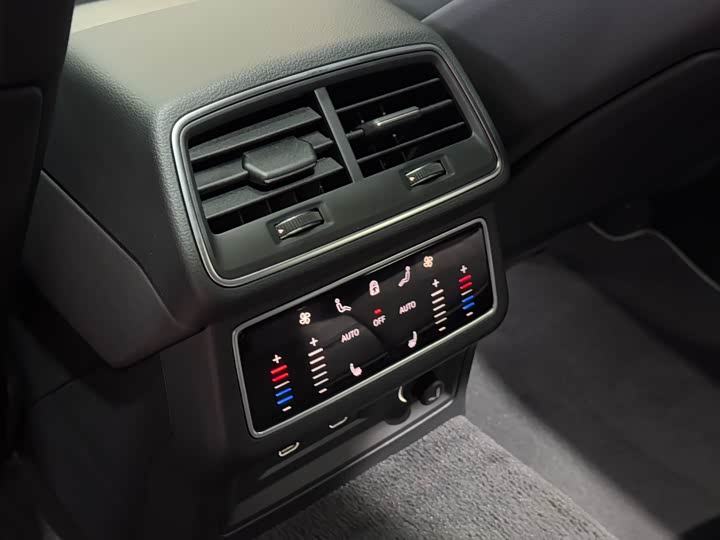 Фото 14 - Audi A7L