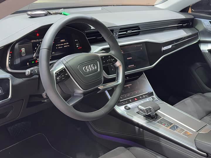 Фото 17 - Audi A7L