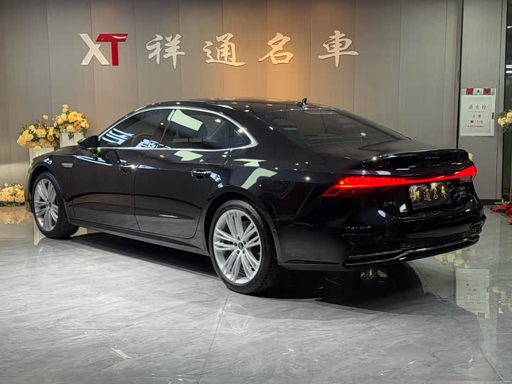 Фото 21 - Audi A7L