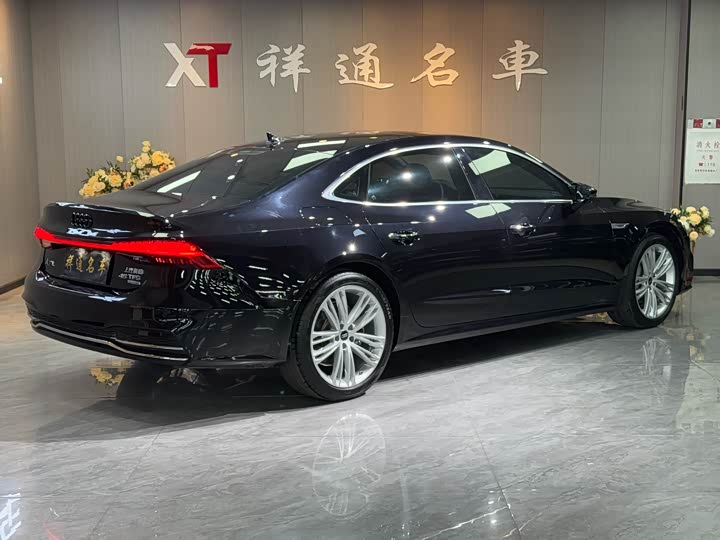 Фото 23 - Audi A7L