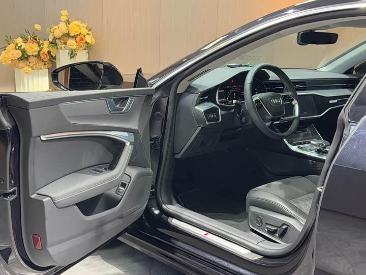 Фото 4 - Audi A7L