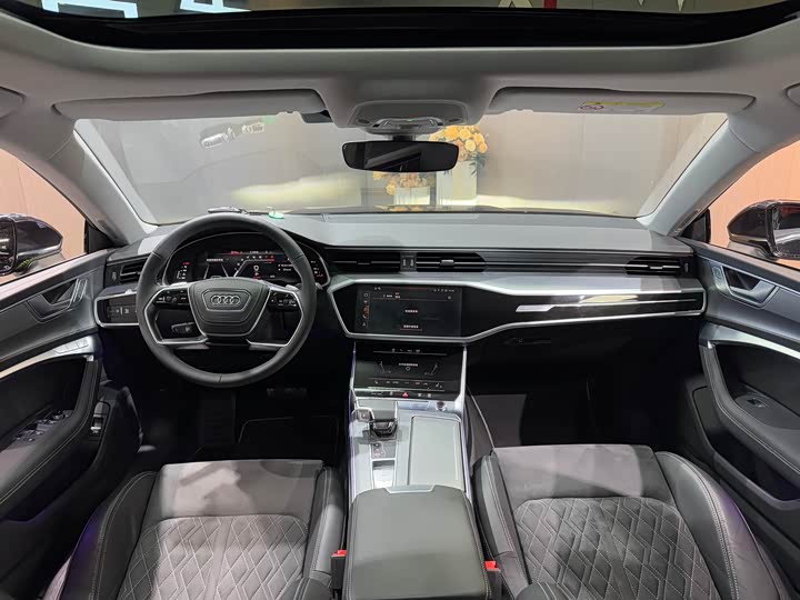 Фото 6 - Audi A7L