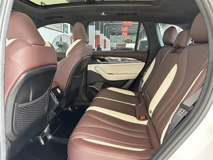 Фото 5 - Geely Monjaro