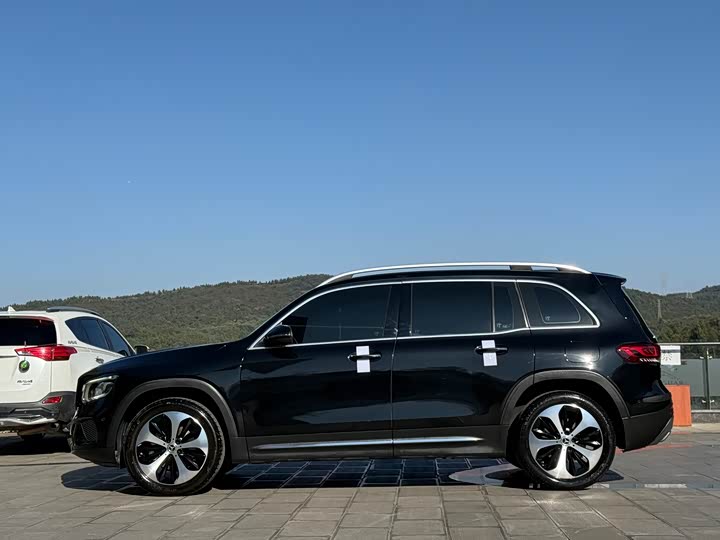 Фото 11 - Mercedes-Benz GLB-Class