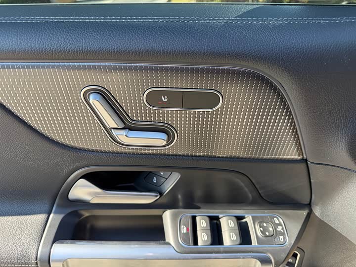 Фото 19 - Mercedes-Benz GLB-Class