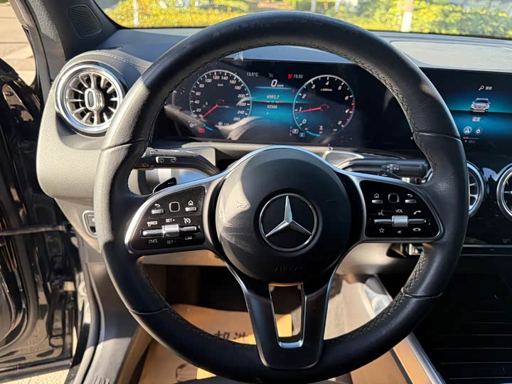 Фото 24 - Mercedes-Benz GLB-Class