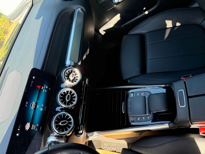 Фото 26 - Mercedes-Benz GLB-Class