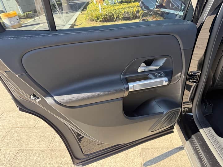 Фото 31 - Mercedes-Benz GLB-Class