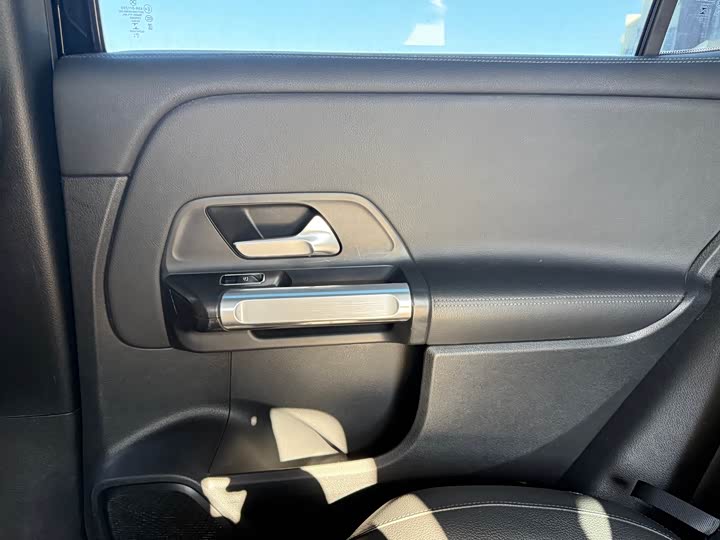 Фото 34 - Mercedes-Benz GLB-Class