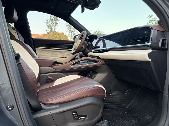 Фото 8 - Geely Monjaro