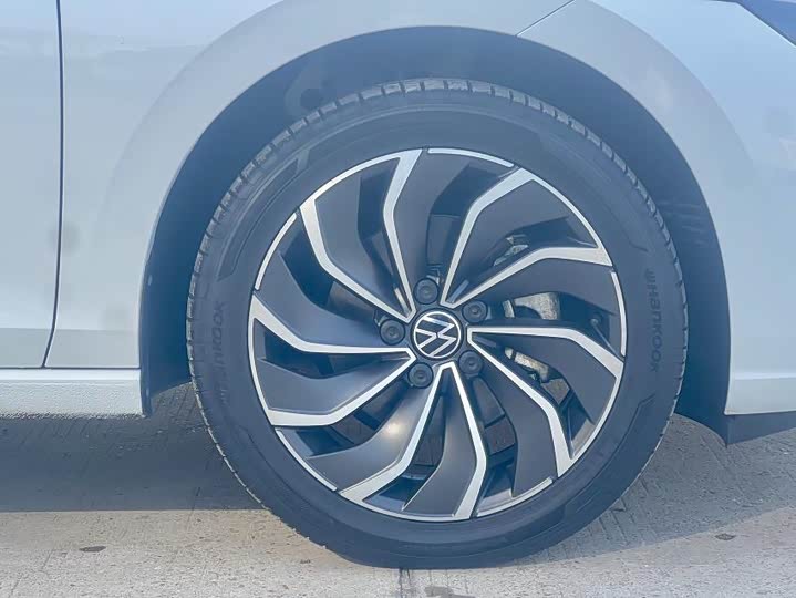 Фото 10 - Volkswagen Golf