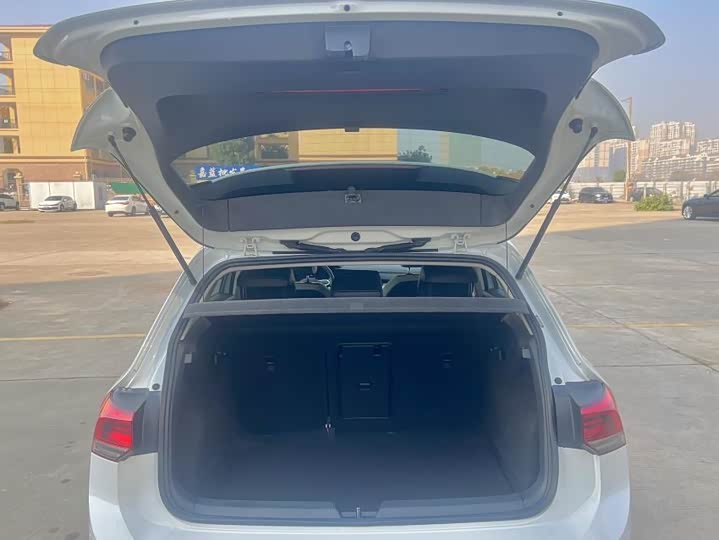 Фото 12 - Volkswagen Golf