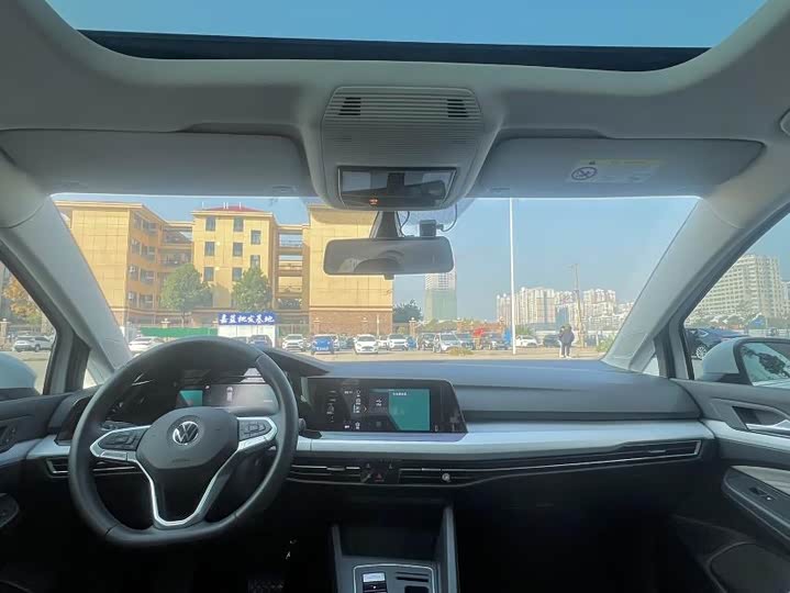 Фото 13 - Volkswagen Golf