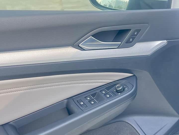 Фото 15 - Volkswagen Golf