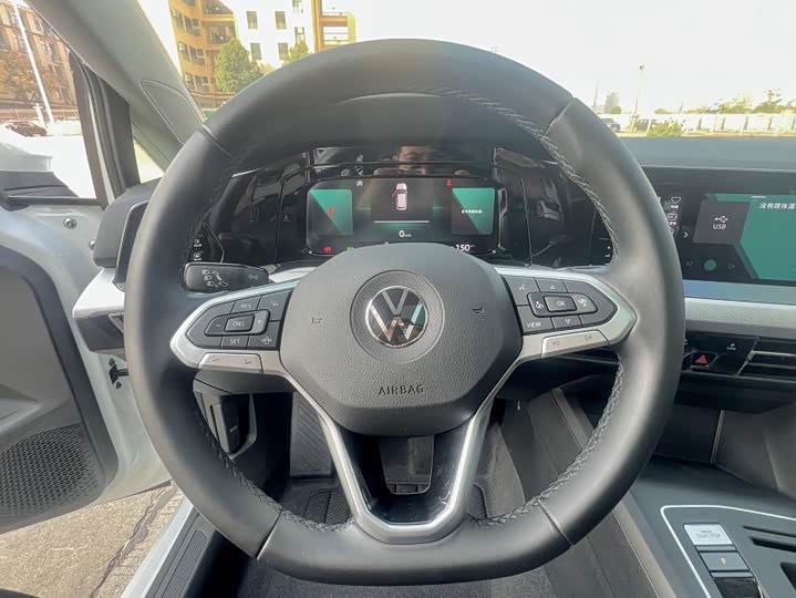 Фото 18 - Volkswagen Golf