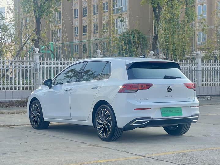 Фото 3 - Volkswagen Golf