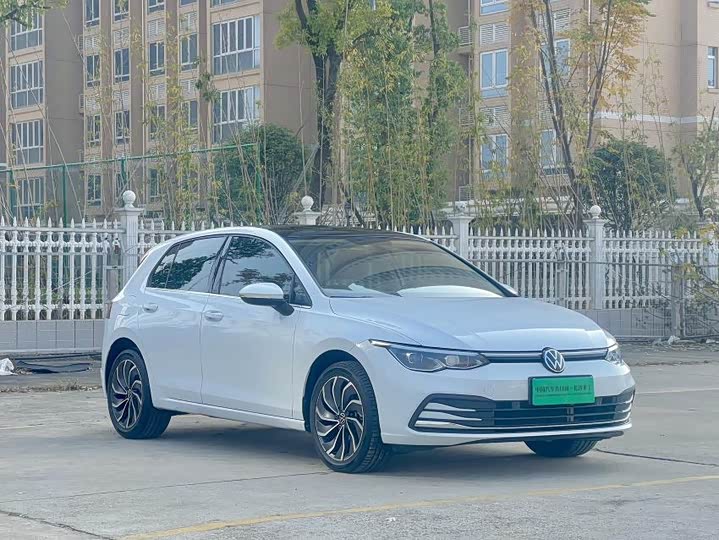 Фото 5 - Volkswagen Golf