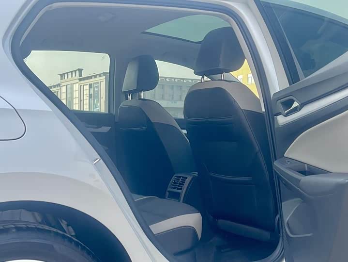 Фото 6 - Volkswagen Golf