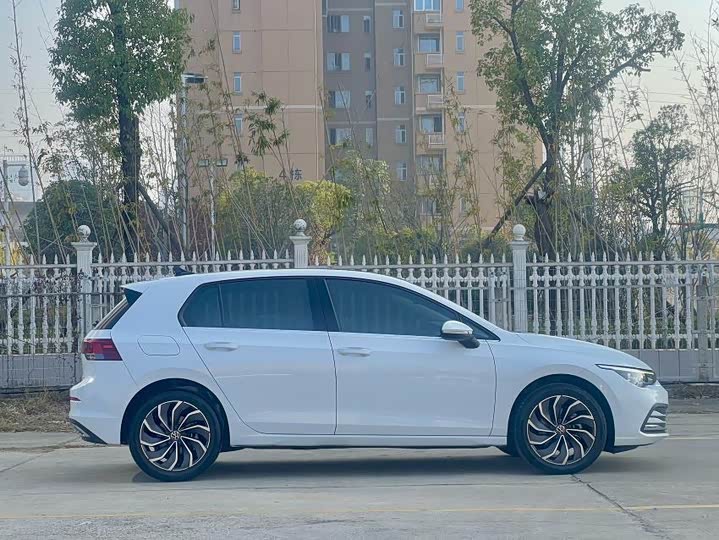 Фото 8 - Volkswagen Golf
