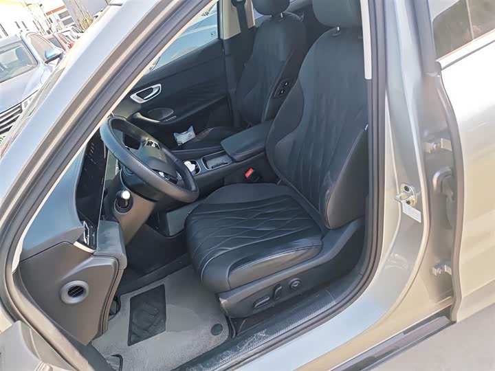 Фото 15 - Roewe D7