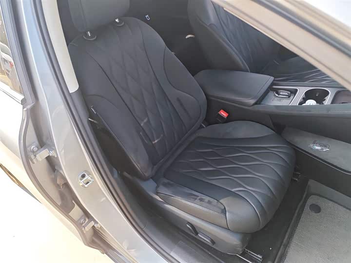 Фото 25 - Roewe D7