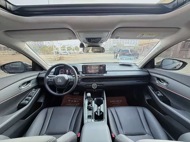 Фото 4 - Honda Accord