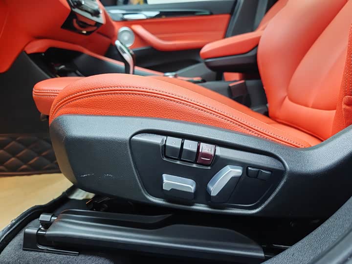 Фото 25 - BMW X2