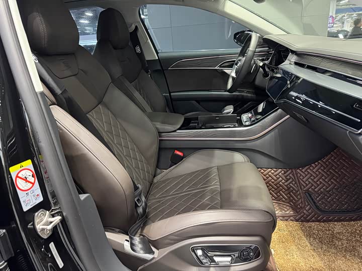 Фото 10 - Audi A8