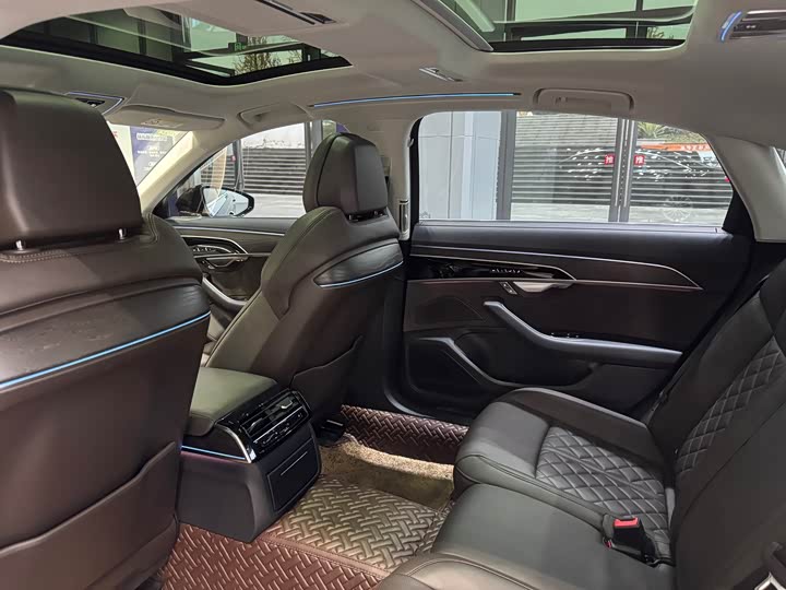 Фото 11 - Audi A8