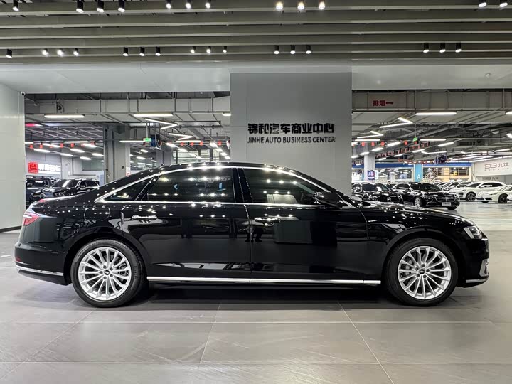 Фото 4 - Audi A8