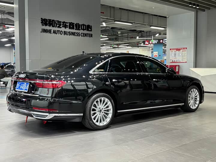 Фото 5 - Audi A8
